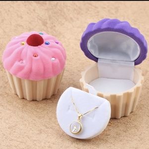 Pink 🩷 Purple 💜 Adorable Cupcake Ring Box